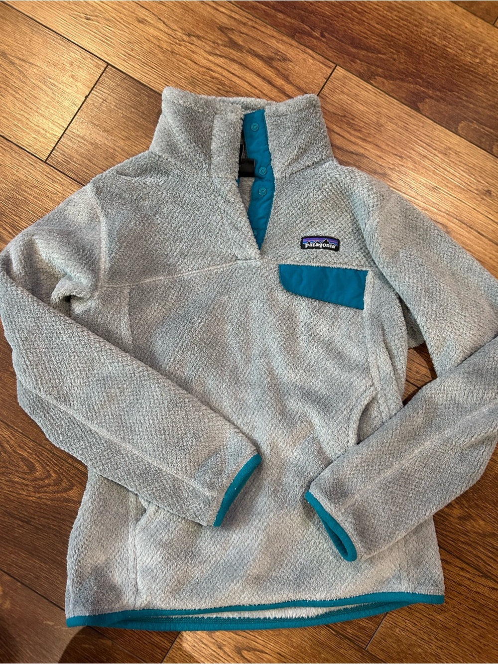 Patagonia Light Gray Fleece Pullover with Teal Trim